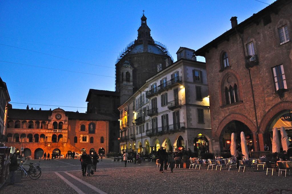 Appartamento Centro Storico Di ปาเวีย ภายนอก รูปภาพ
